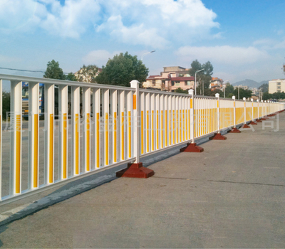 廈門公路護欄網(wǎng)與鐵絲圍欄有何不同?