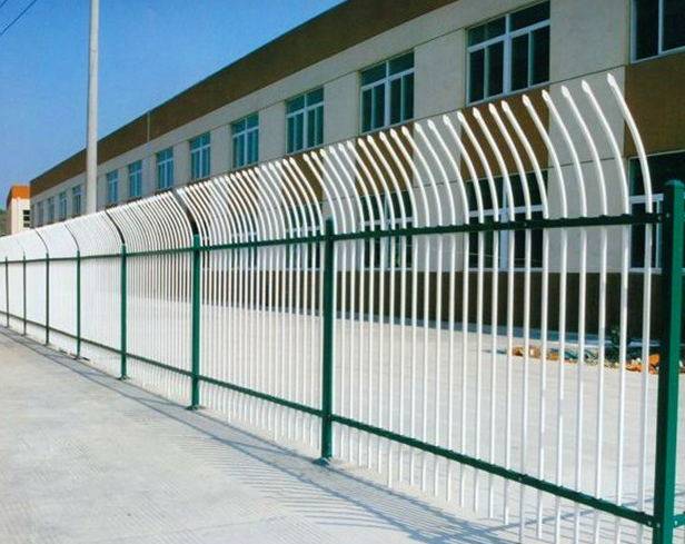 圍網專家阿剛:鋅鋼護欄都有什么規格?