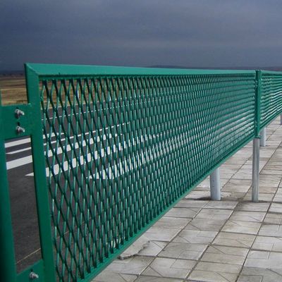 高速公路防眩網護欄 鋼板網狀護欄 公路防護隔離欄